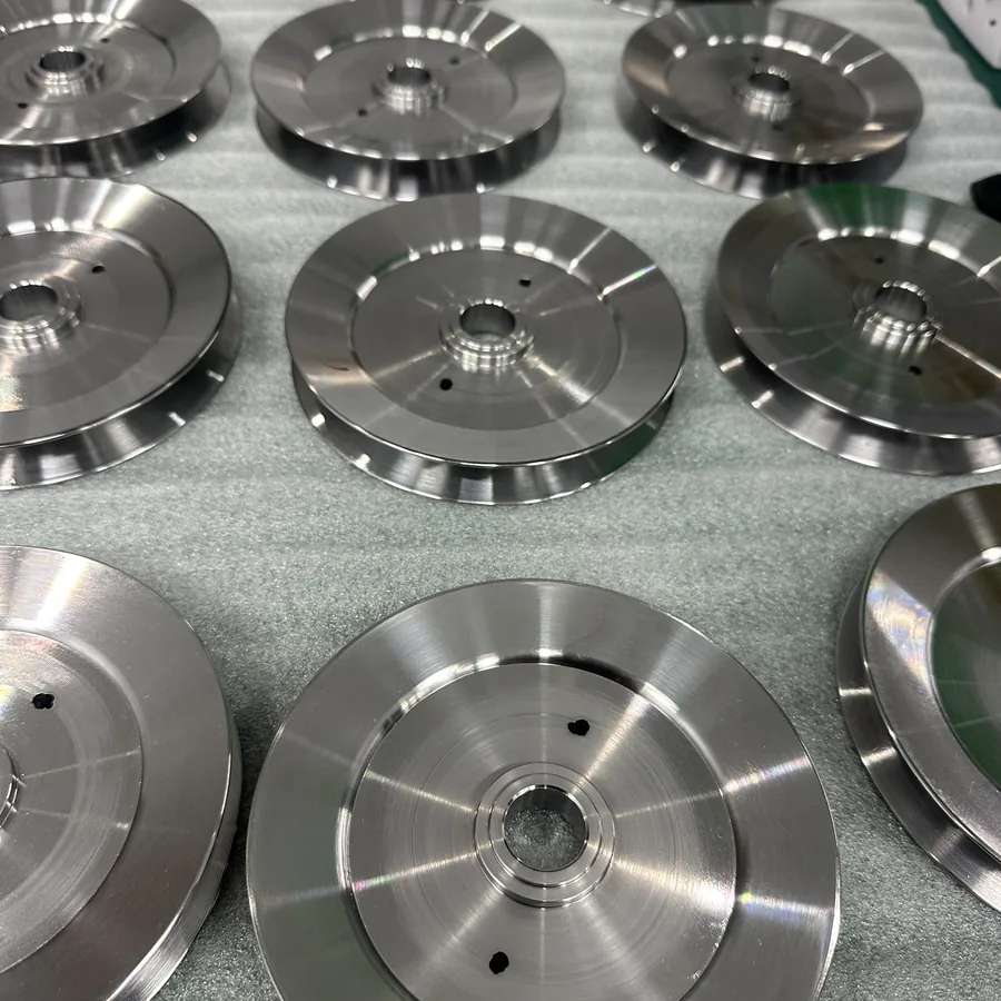 Batch of turned aluminium pulleys